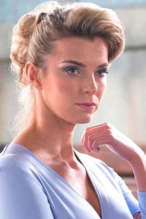 Betty Gilpin